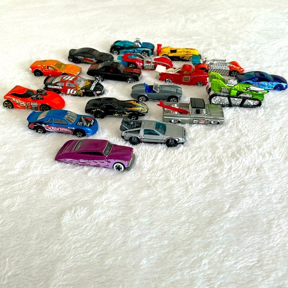 Lot of 18 vintage collectors, hot wheels each, and used vintage condition.